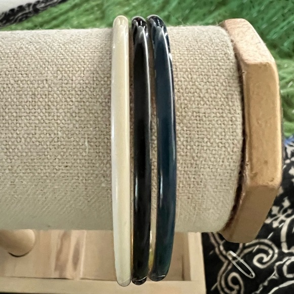 J. Crew‎ Narrow Bangle Set of 3 Enamel-Look Black, Navy & White - Picture 1 of 6
